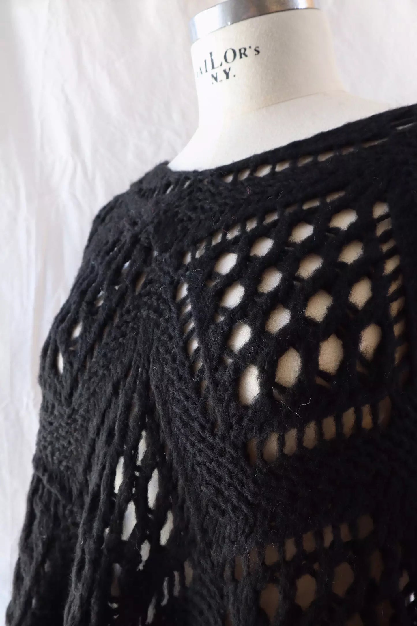 Hole-knit Sweater | Black